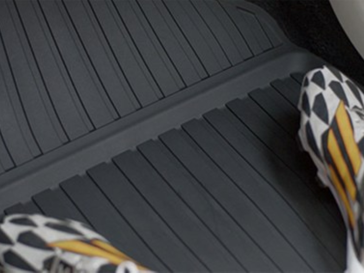  Volvo Dealer Accessories Motiv 